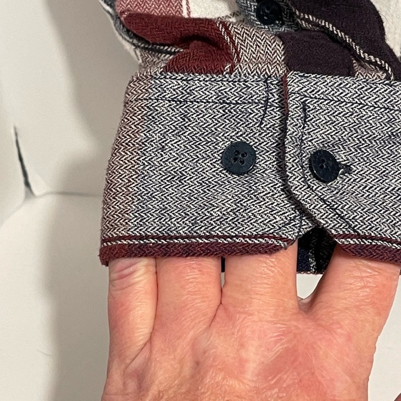 Coastal Button Down Plaid Flannel Shirt Men’s size L, Long sleeve, Red/Blue - Picture 3 of 8